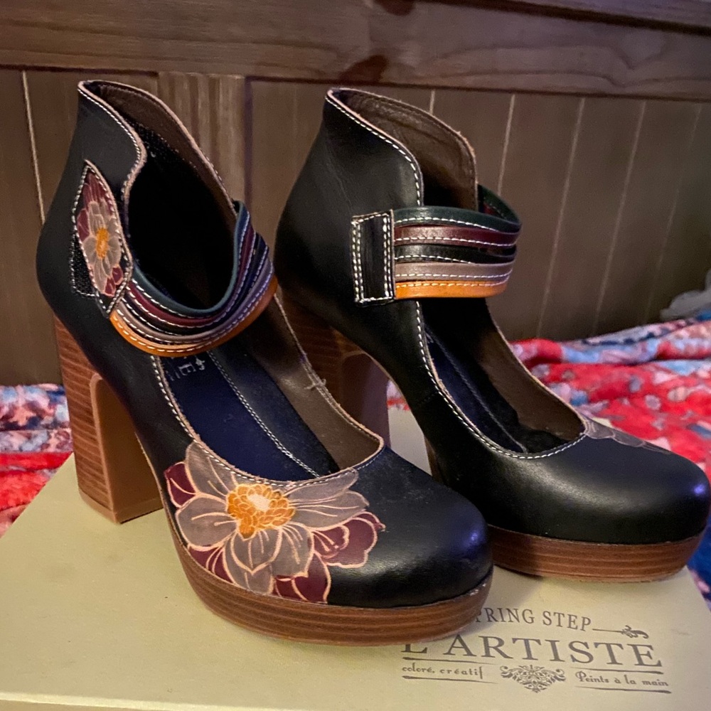 Never been worn.. I purchased them for a costume party that I didn’t attend..